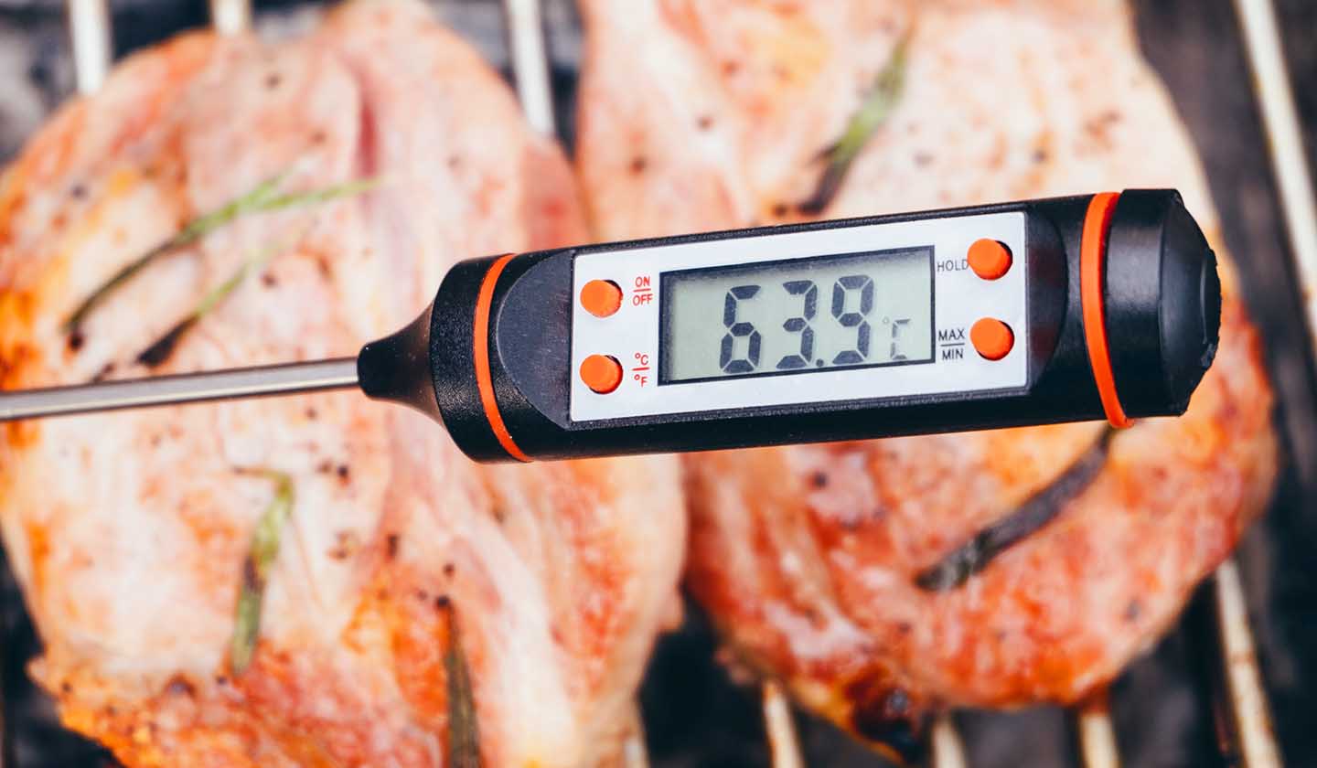 A carne deve ser bem cozinhada