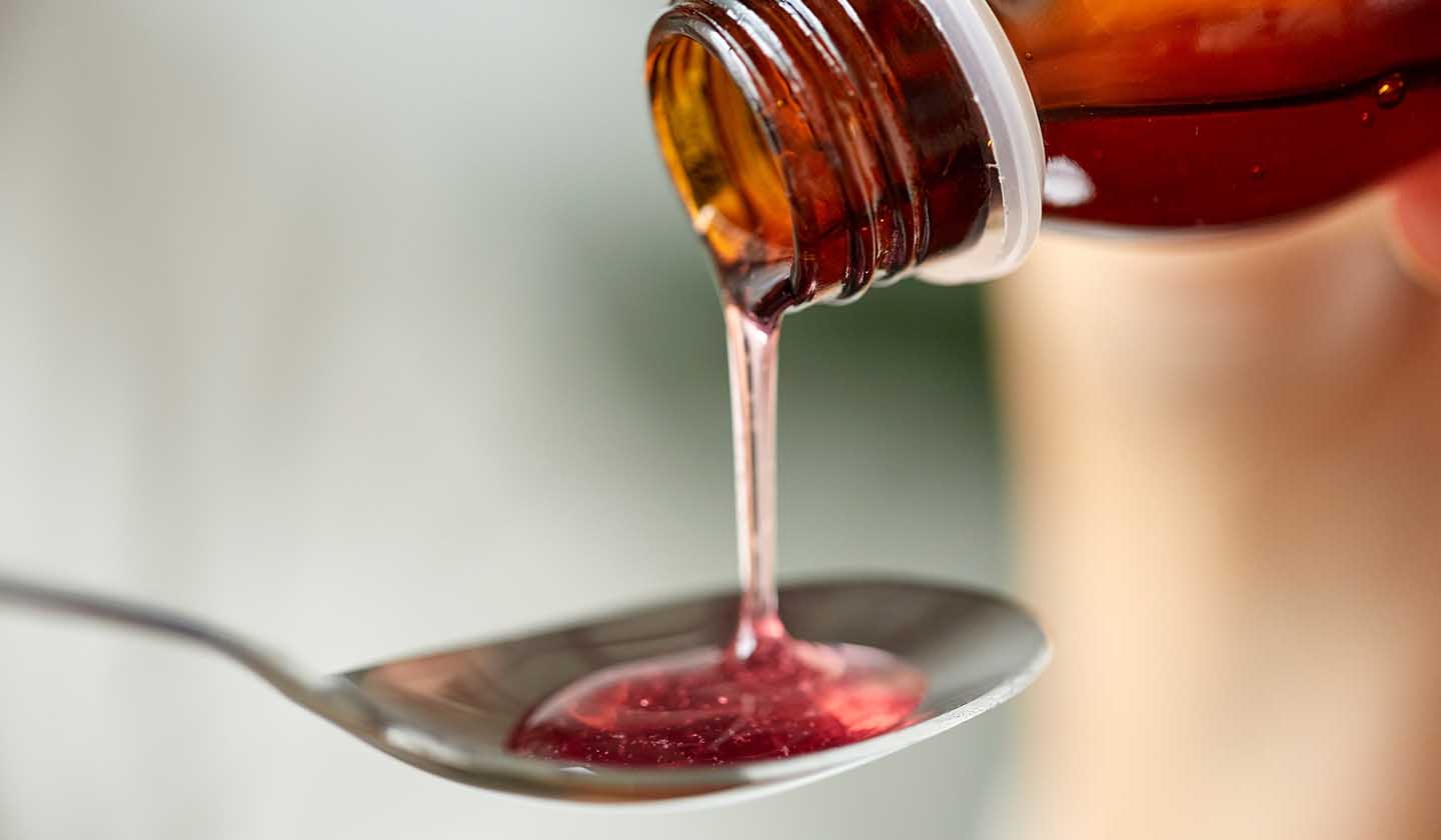 Toma de xarope antipirético